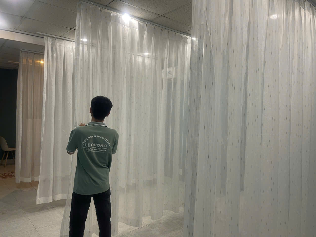 Thi công rèm cửa spa