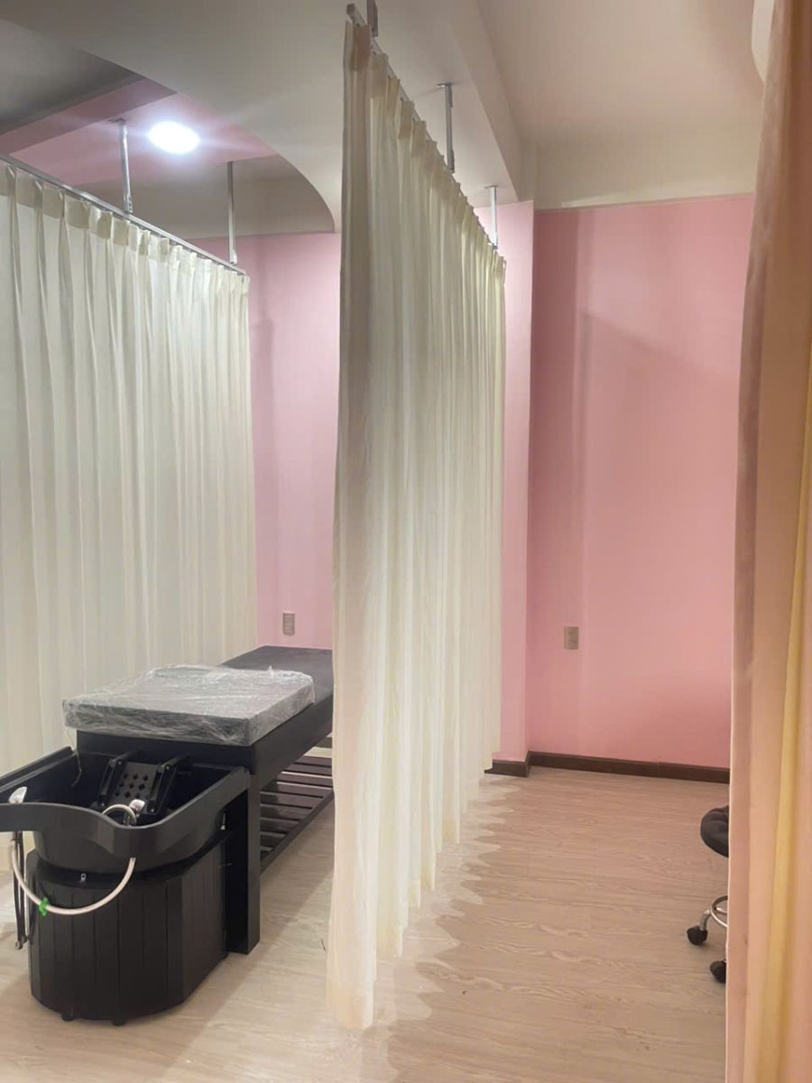 Thi công rèm cửa spa