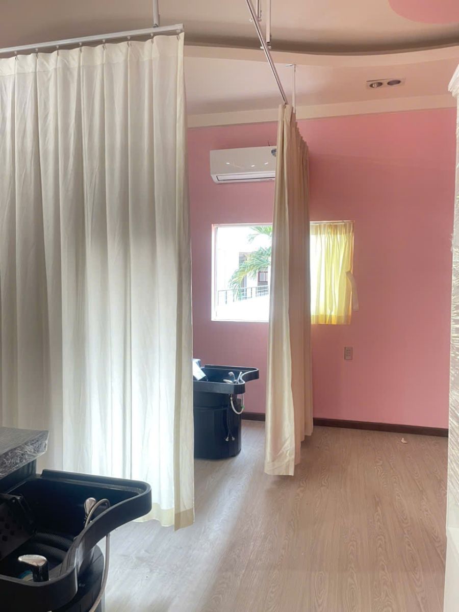 thi công rèm cửa spa
